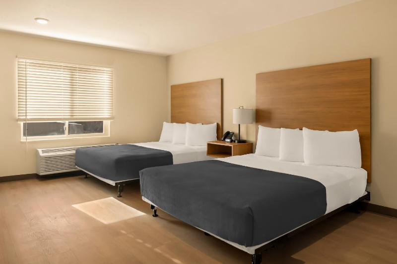 Deluxe Queen Room